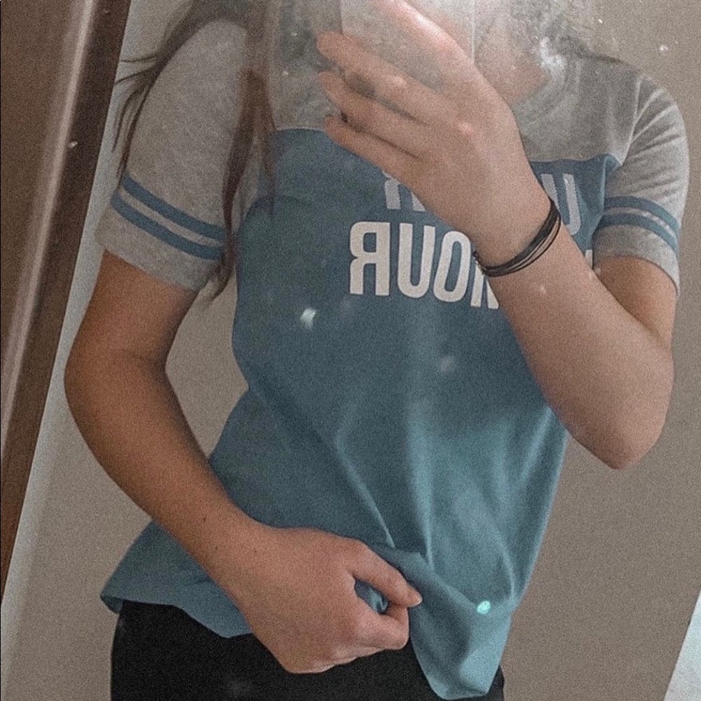 Under Armour top